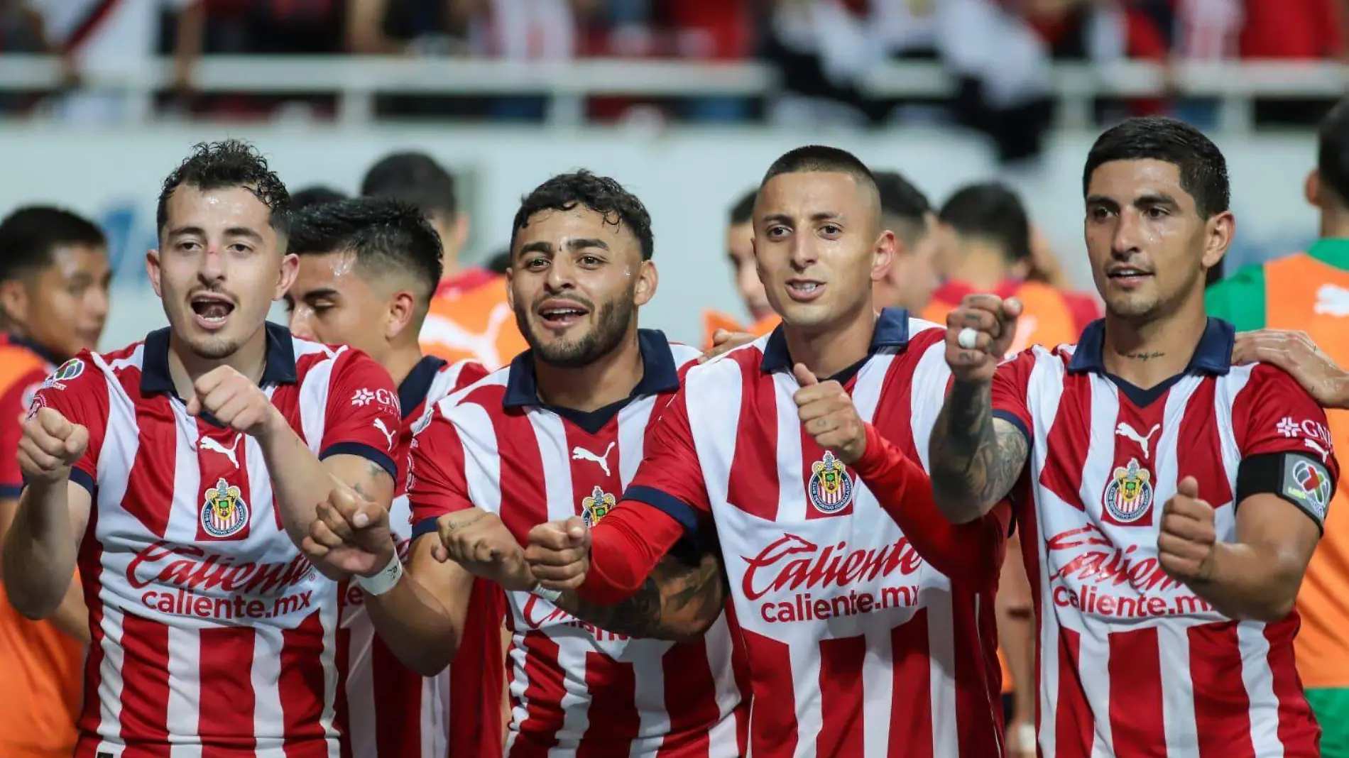 Jugadores de Chivas celebran triunfo ante Xolos